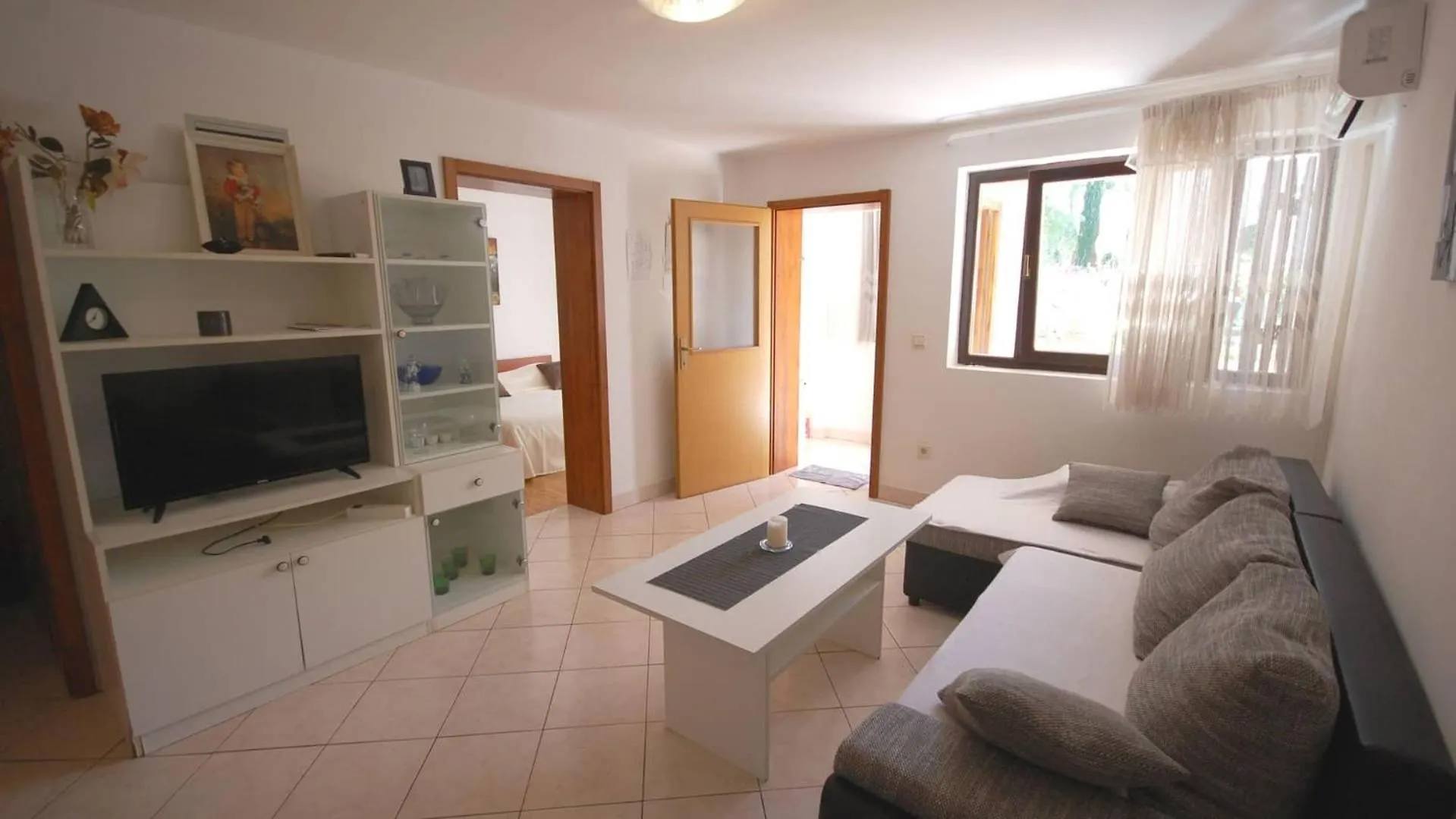 Apartments With A Parking Space Njivice, Krk - 21856 Croatia